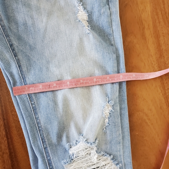 Distressed skinny jeans - Picture 8 of 8